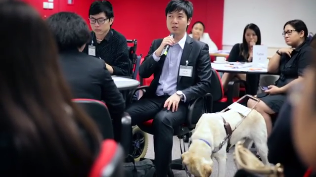 香港青年服務大獎 2015得獎者 – 崔宇恒 (Walter) 由胡杏兒聲音導航